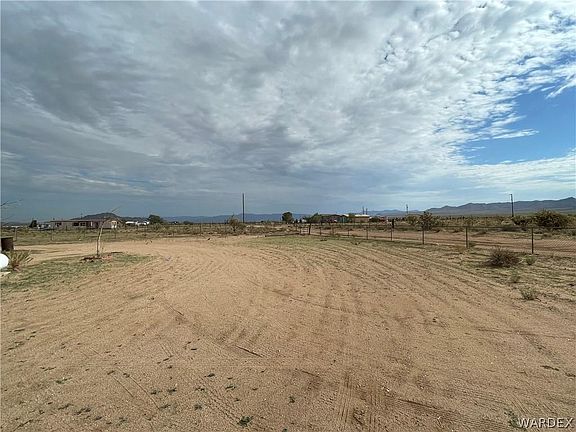 4th image of 5727 N Logan Dr