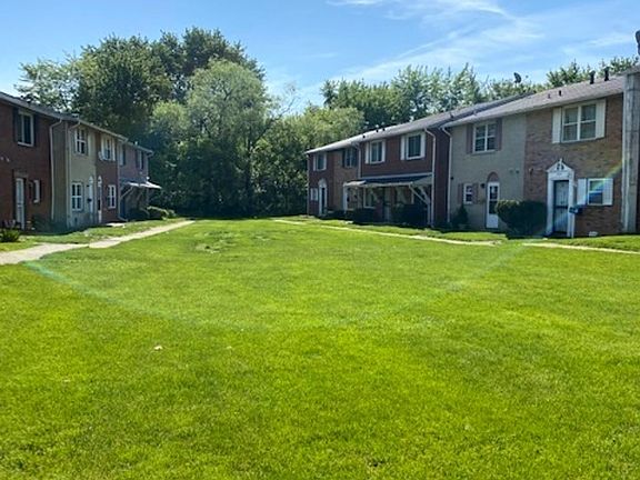 2nd image of 3987 Gateway Ct #3987