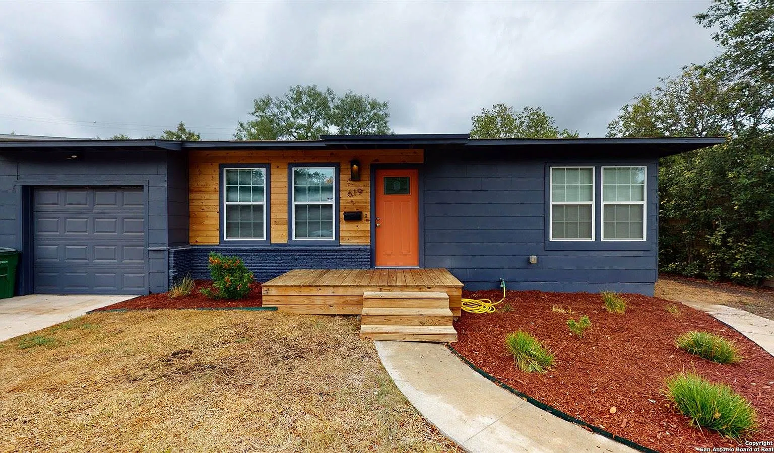 3 bed, 1053 sqft, $1,590 — Photo 2