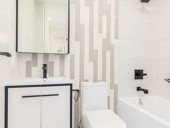 5th image of 215 Macon St #3F