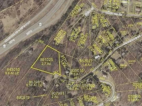 25 Wonderland Dr, Hopewell Junction, NY 12533