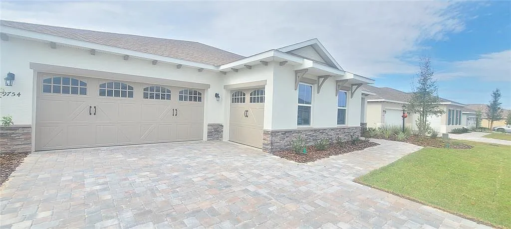 3 bed, 3.0 bath, 2599 sqft, $2,950 — Photo 2
