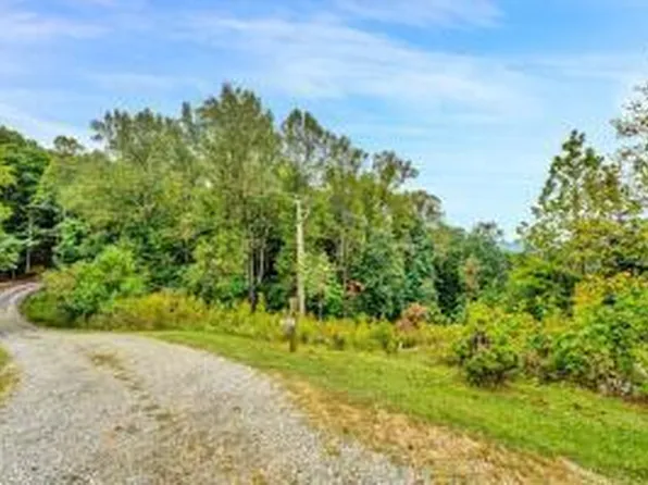 4487 Toddsbury Dr, Vinton, VA 24179