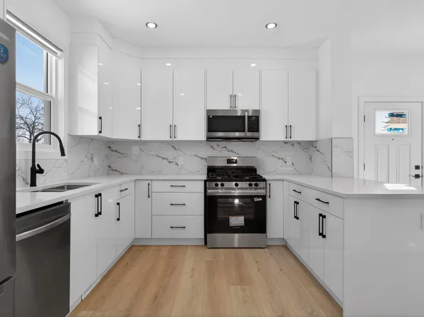 15906 106a Ave NW, Edmonton, AB T5P 0X5