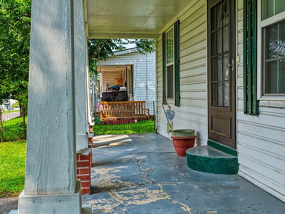 4th image of 301 Clinch St