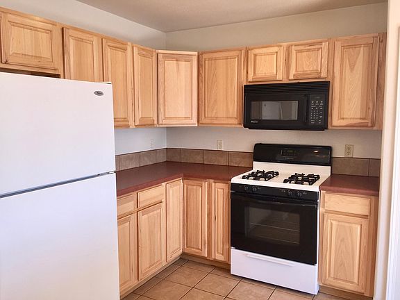 4th image of 960 Ponderosa Way APT A