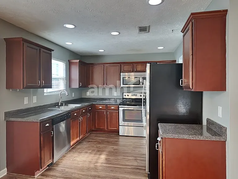 1010 Harmony Ln — Photo 3