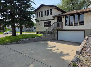 2 N Nichols Cres, Red Deer, AB T4P1P6