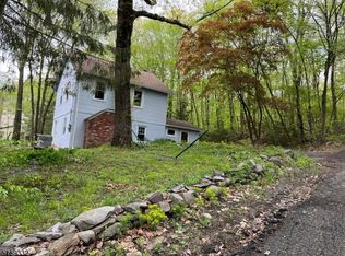 25 Maple Shade Rd, Hewitt, NJ 07421