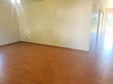 5th image of 2312 W Roselawn St