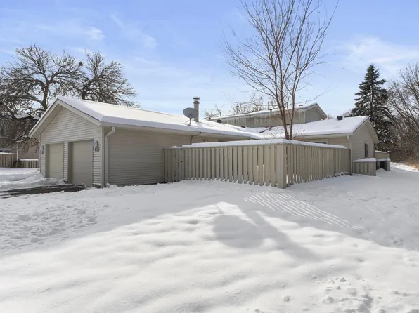 1074 Carmel Ct, Shoreview, MN 55126