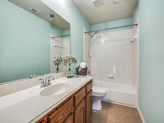 4th image of 2420 Barranca Dr