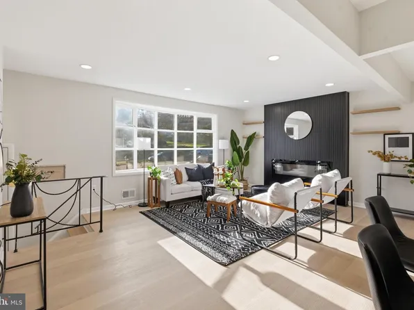 2102 Trafalgar Dr, Fort Washington, MD 20744