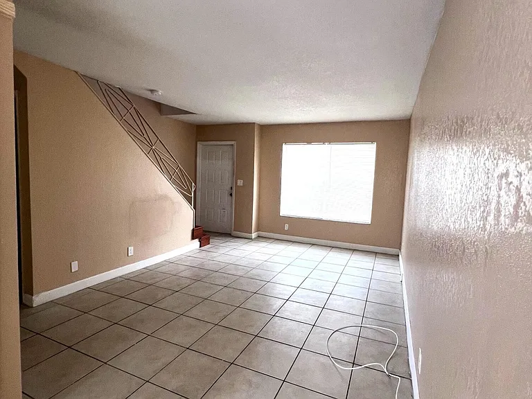 4844 NW 9th Dr #4844 — Photo 9