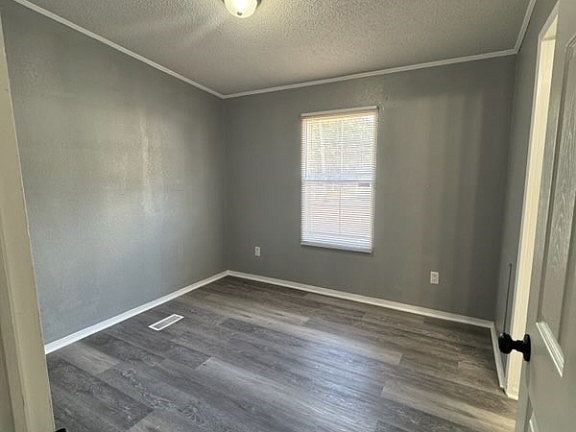4th image of 114 Oak St