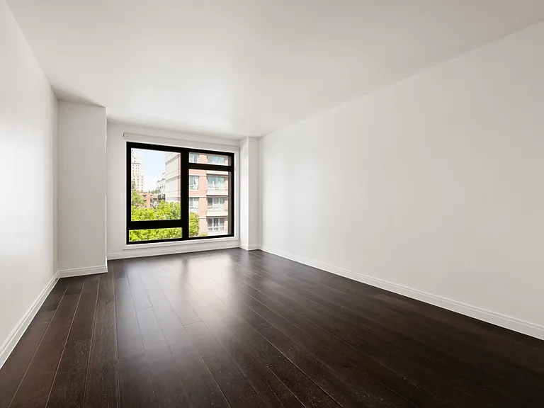 613 Baltic St #4B — Photo 8