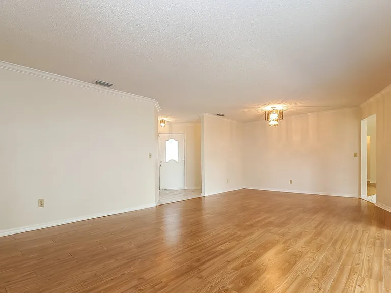 9132 Hawkins Ct — Photo 5