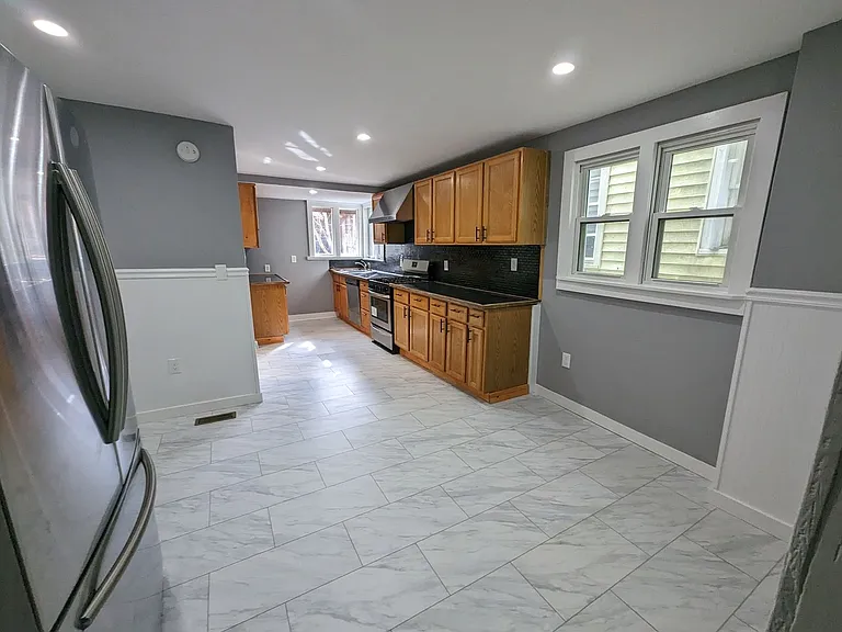 44 White St — Photo 13