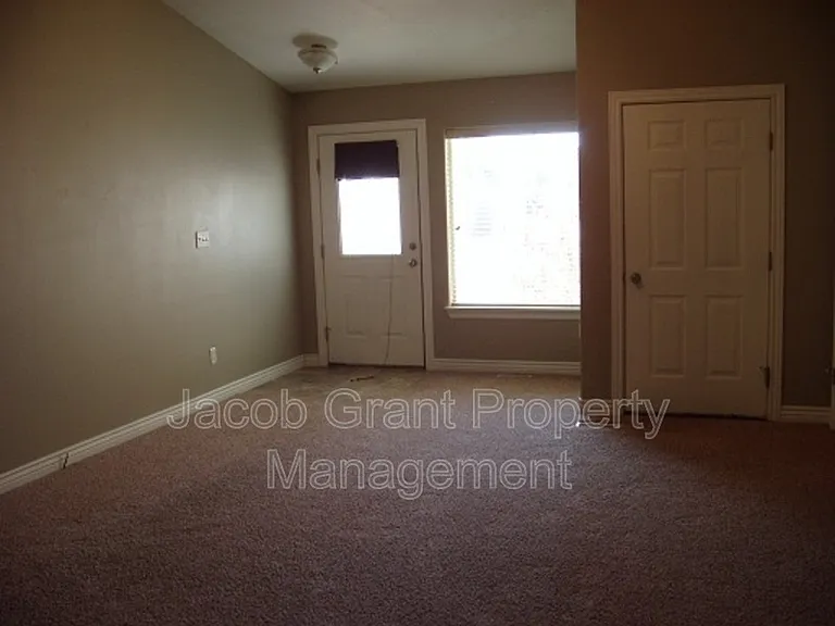 3063 1st St — Photo 3