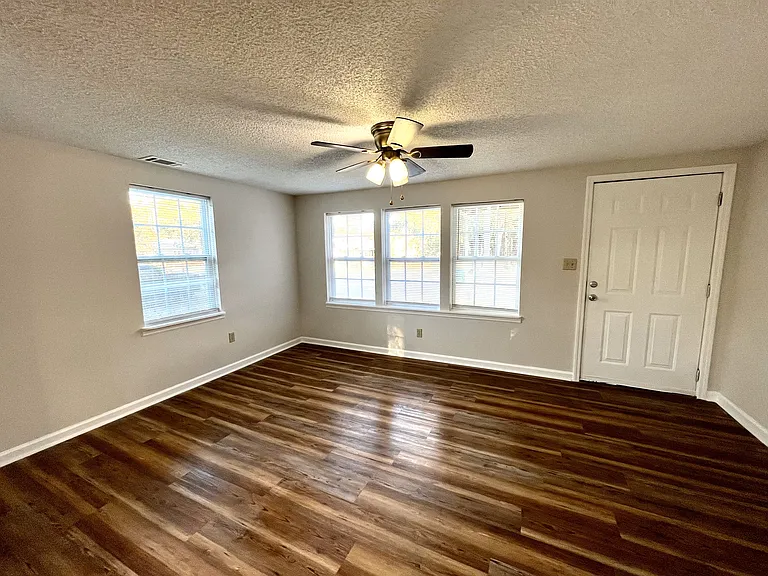 404 S Maple St — Photo 10