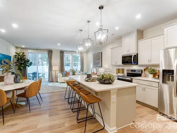 327 Laura Elizabeth Ln, Clover, SC 29710