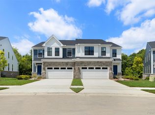 5342 Trail Vista Dr, West Bloomfield, MI 48323