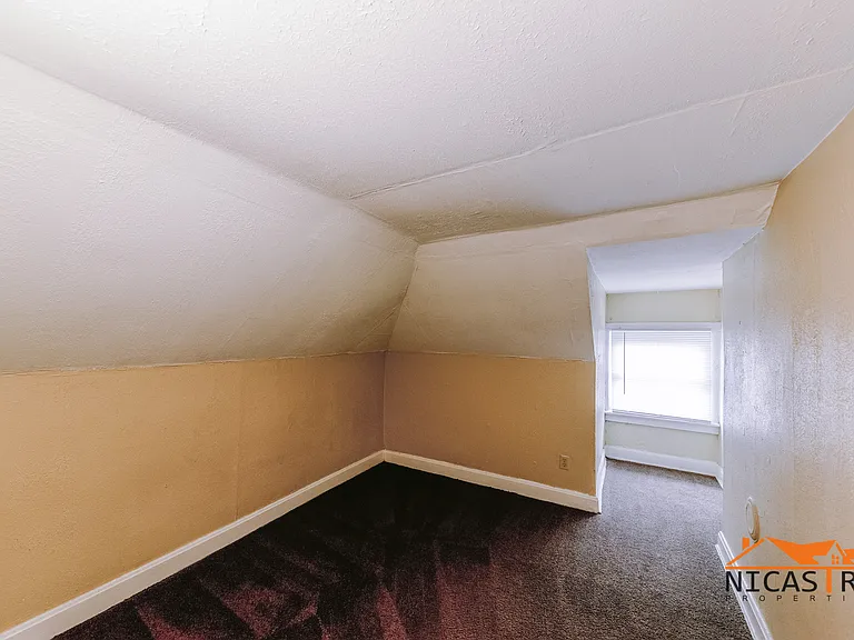136 E 11th Ave — Photo 53