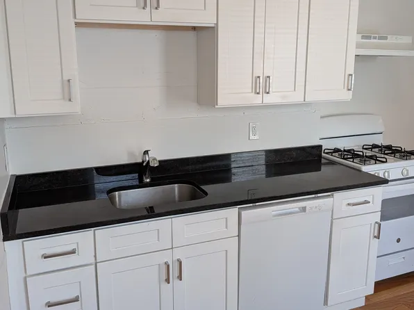 74 Pierce St APT 1, Hyde Park, MA 02136