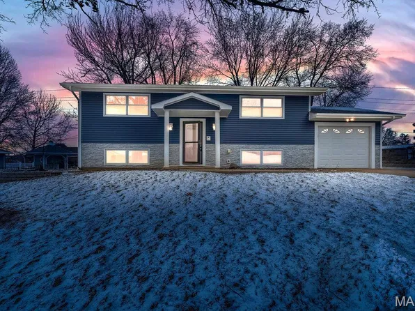 803 Fairview Dr, Washington, MO 63090