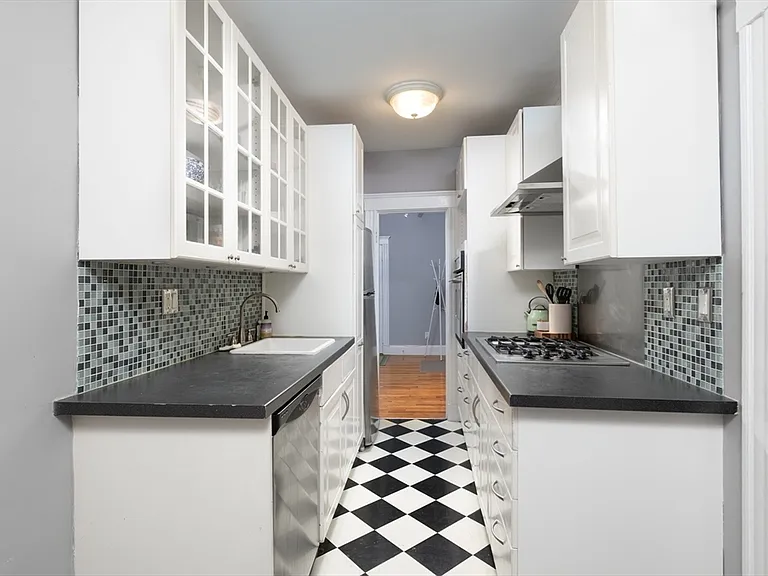 62 Queensberry #104 — Photo 8