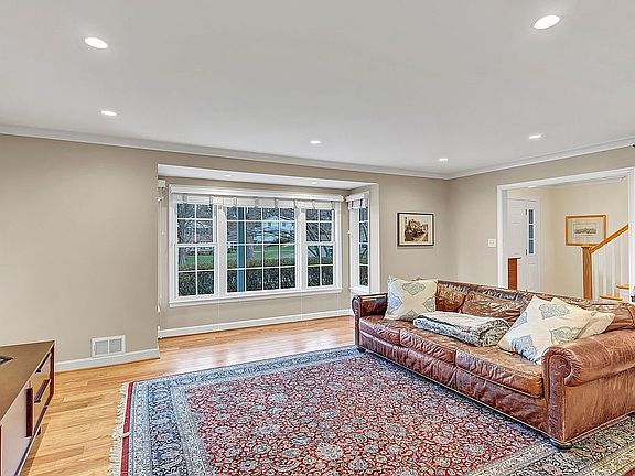 4th image of 2552 Oak Valley Dr