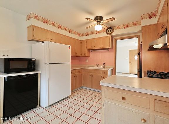 5th image of 4936 N Mont Clare Ave
