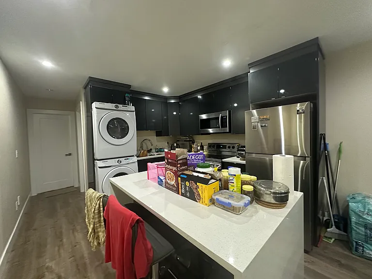 1740 Howard Ave — Photo 11