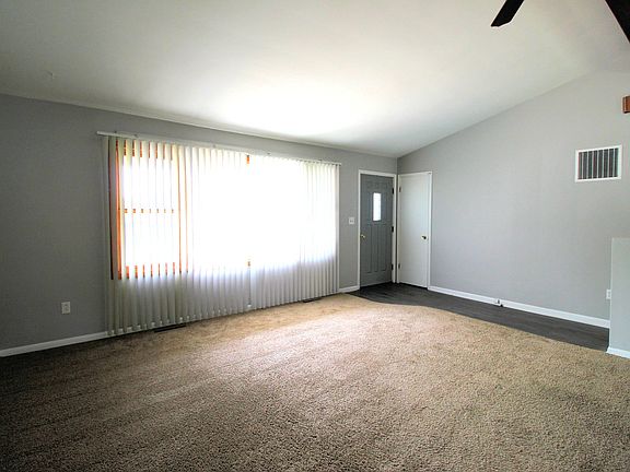 3rd image of 557 Evergreen Ln