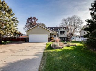 1981 Heath Ave N, Oakdale, MN 55128