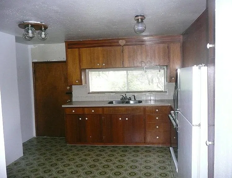 Nice 3 Bedroom Rambler in Tacoma! — Photo 3