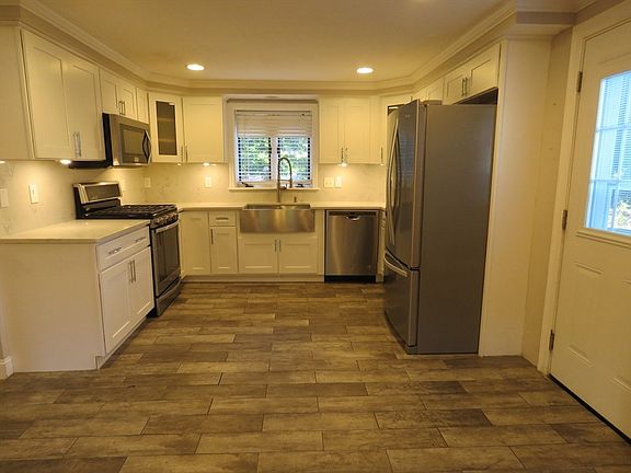 3rd image of 2 Fitzgibbons Ln