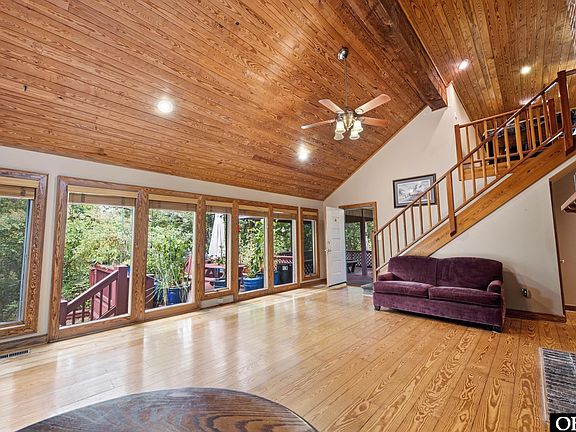 3rd image of 7 Redbay Ln