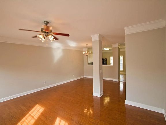 3rd image of 811 Forest Park Rd