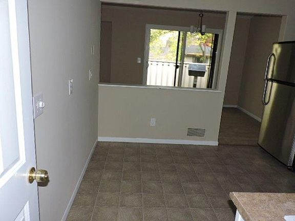 3rd image of 5644 Hyland Courts Dr