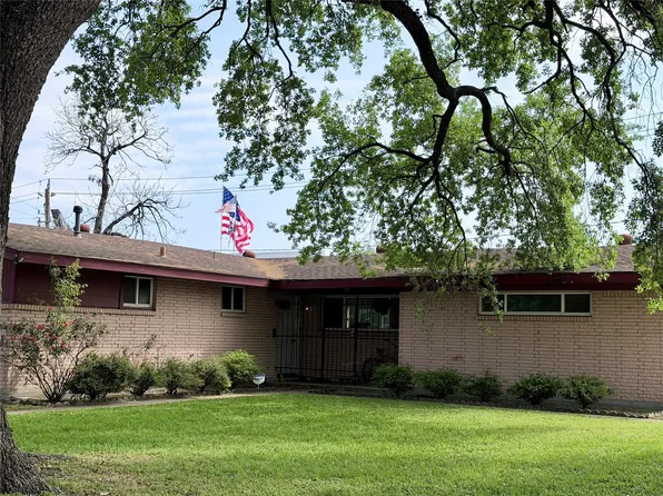 9202 Sunnywood Dr, Houston, TX 77088