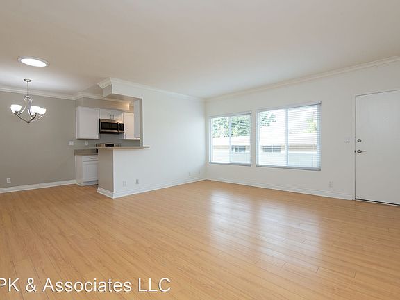 3rd image of 1738 Purdue Ave #11721605