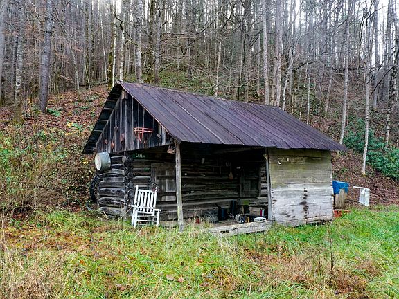 4th image of 709 Johns Creek Rd