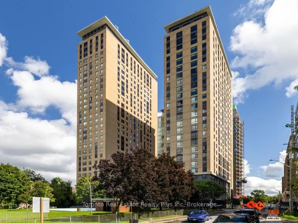 105 Champagne Ave S, Ottawa, ON