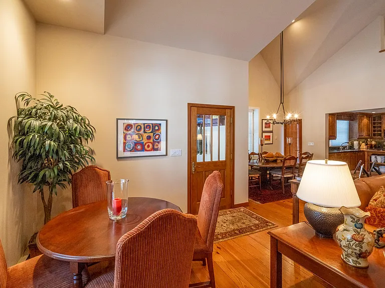 407 W Hallam St — Photo 26