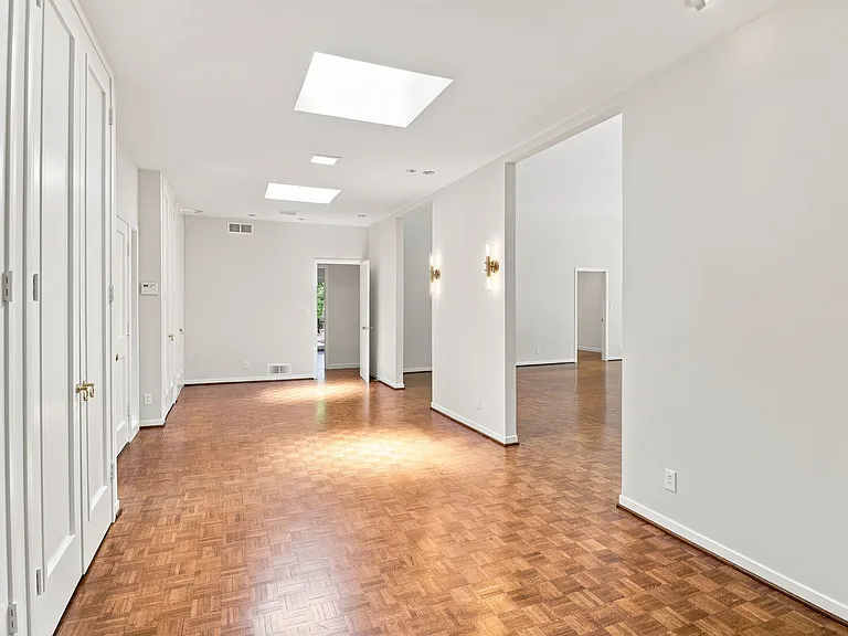 820 Eucalyptus Ave — Photo 10
