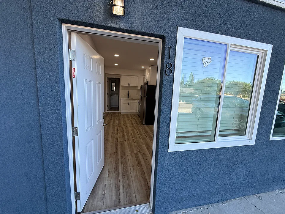 2121 Mission Ave #18