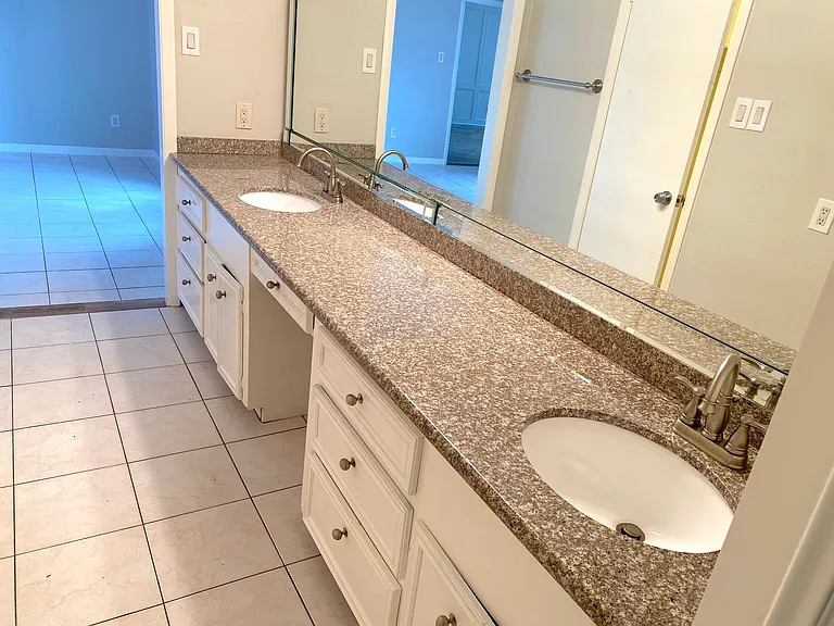 14934 Elmont Dr — Photo 17