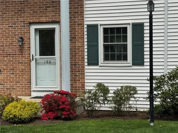 158 Scenery Ln, Johnston, RI 02919