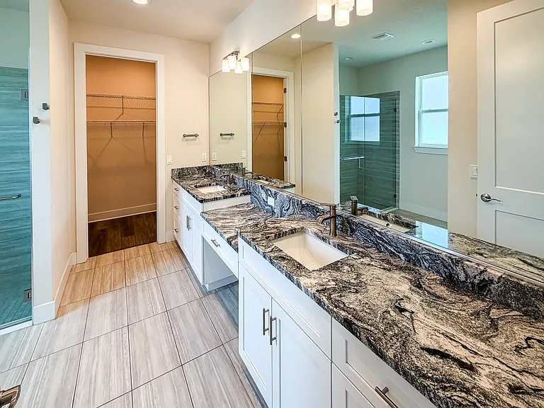 2065 Paragon Cir W — Photo 8